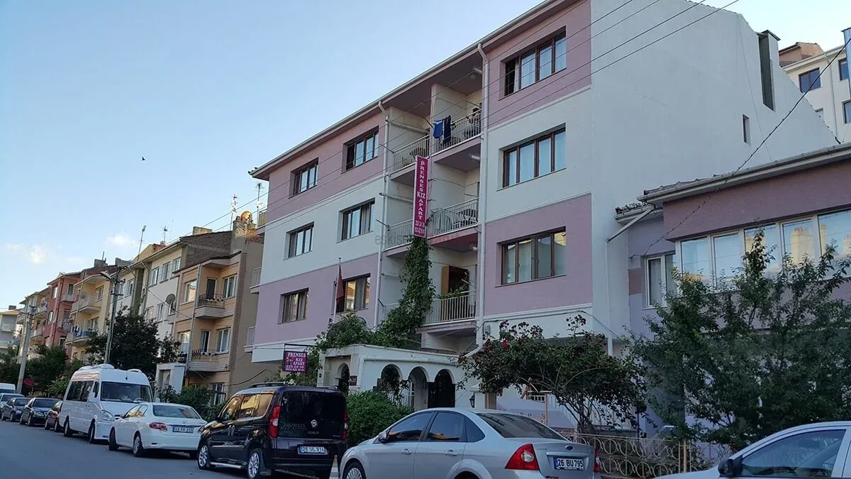 Prenses Kız Apart